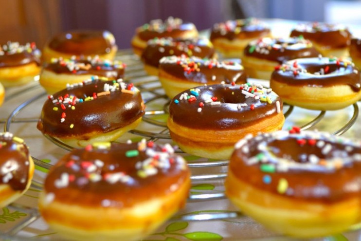 Réaliser des donuts sucrés